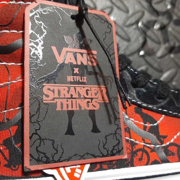 VANS Sk8-hi Reissue x Stranger Things "FRIENDS DON'T LIE" VN0A2XSBY09 size 8 - Picture 6 of 12